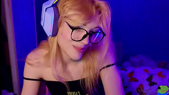 Snapshot of bekvafluttershy chatting on November 25, 2025, 1:17 am bekvafluttershy online show from November 25, 2025, 1:17 am