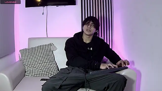 toji luxxer online show from November 6, 2025, 12:47 am