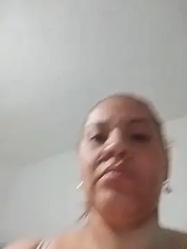 LaraStons online show from November 6, 2025, 3:43 am