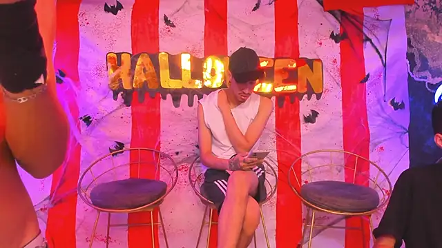 Juicy Creww online show from October 15, 2025, 1:30 pm