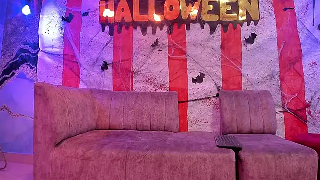 Juicy Creww online show from October 27, 2025, 8:59 am