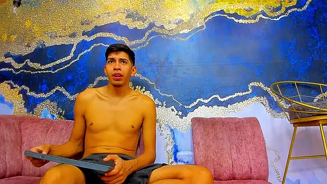 Juicy Creww online show from November 11, 2025, 9:48 am