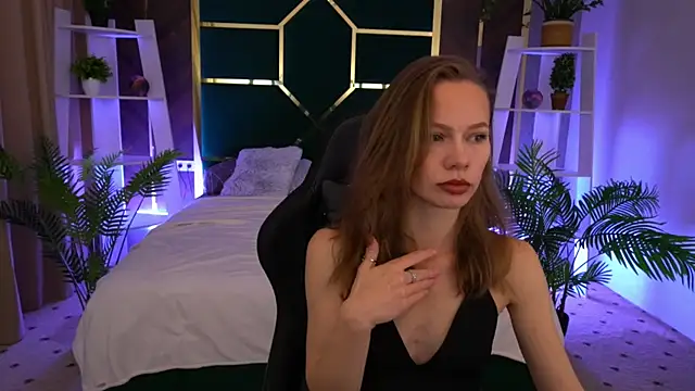 ShyySiren online show from November 19, 2025, 8:36 am