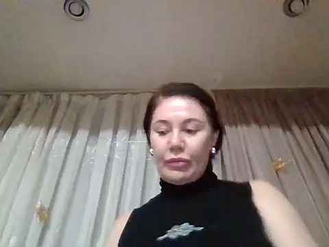 Snapshot of Lomivah chatting on November 16, 2025, 6:56 pm Lomivah online show from November 16, 2025, 6:56 pm