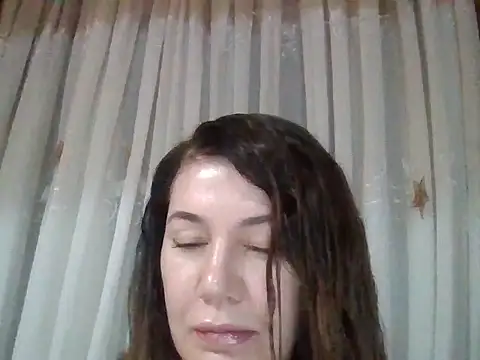 Snapshot of Lomivah chatting on November 12, 2025, 4:44 pm Lomivah online show from November 12, 2025, 4:44 pm