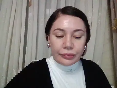 Snapshot of Lomivah chatting on November 26, 2025, 4:18 pm Lomivah online show from November 26, 2025, 4:18 pm