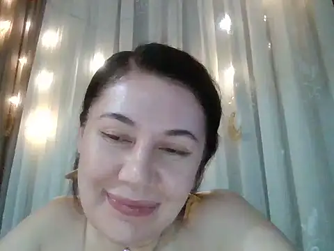 Snapshot of Lomivah chatting on January 5, 2026, 5:27 pm Lomivah online show from January 5, 2026, 5:27 pm