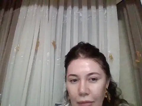 Snapshot of Lomivah chatting on October 24, 2025, 4:28 pm Lomivah online show from October 24, 2025, 4:28 pm