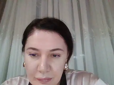 Snapshot of Lomivah chatting on December 21, 2025, 6:20 pm Lomivah online show from December 21, 2025, 6:20 pm