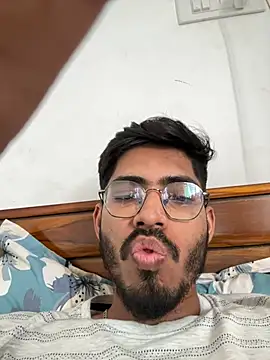 Snapshot of vikranthLong chatting on July 1, 2026, 6:36 am vikranthLong online show from July 1, 2026, 6:36 am