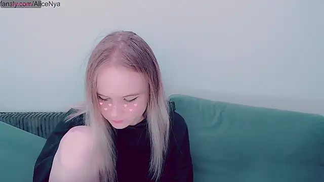 Snapshot of AliceNya_cute chatting on October 26, 2025, 3:51 am AliceNya cute online show from October 26, 2025, 3:51 am