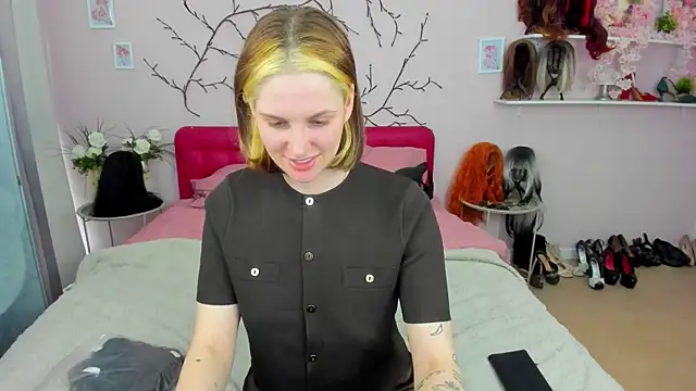 SabrinaRayX online show from March 10, 2026, 10:08 am