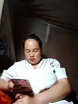 Snapshot of emilyzz chatting on April 5, 2026, 11:00 pm emilyzz online show from April 5, 2026, 11:00 pm