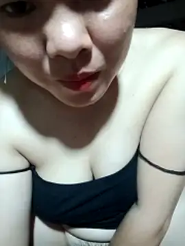 Snapshot of emilyzz chatting on April 12, 2026, 1:53 am emilyzz online show from April 12, 2026, 1:53 am