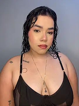 krisstenSantos online show from November 13, 2025, 12:31 pm