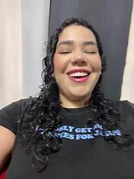 krisstenSantos online show from November 3, 2025, 1:47 pm