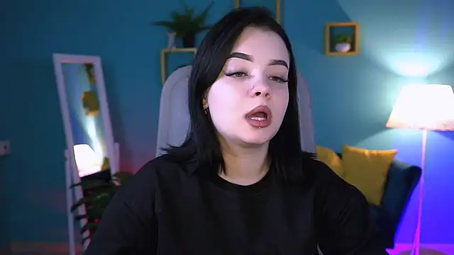 leslierowe  online show from October 16, 2025, 4:26 pm