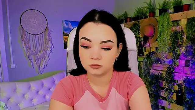 leslierowe  online show from October 18, 2025, 4:42 pm