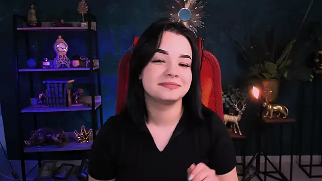 leslierowe  online show from October 10, 2025, 4:41 pm