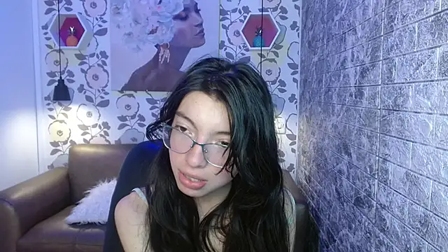 Snapshot of alllyson_ chatting on September 22, 2025, 8:26 pm alllyson online show from September 22, 2025, 8:26 pm