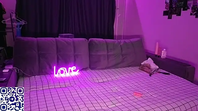 Fafa Fluff online show from October 19, 2025, 4:10 pm