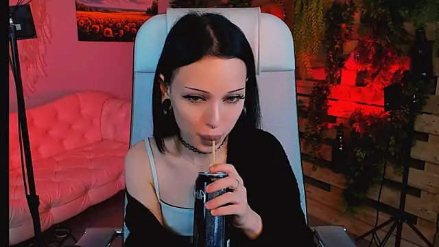 Snapshot of MiaCain chatting on September 20, 2025, 12:10 pm MiaCain online show from September 20, 2025, 12:10 pm
