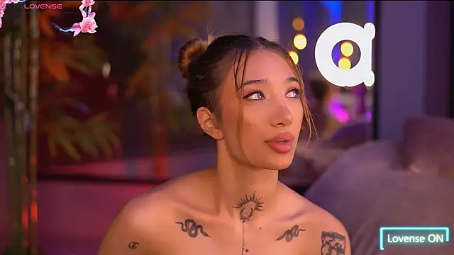 Snapshot of SiennaJayden chatting on October 28, 2025, 6:29 pm SiennaJayden online show from October 28, 2025, 6:29 pm