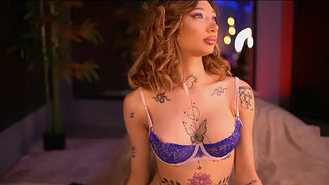 Snapshot of SiennaJayden chatting on October 20, 2025, 5:35 pm SiennaJayden online show from October 20, 2025, 5:35 pm