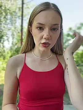 MilaMoone online show from July 1, 2026, 11:10 am