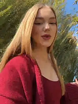 MilaMoone online show from November 6, 2025, 11:03 am