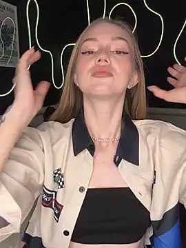 Snapshot of MilaMoone chatting on December 14, 2025, 11:49 am MilaMoone online show from December 14, 2025, 11:49 am