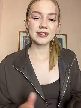 Snapshot of MilaMoone chatting on December 5, 2025, 2:15 pm MilaMoone online show from December 5, 2025, 2:15 pm