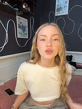 MilaMoone online show from March 15, 2026, 11:06 am