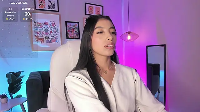 Tiffany Low online show from May 28, 2026, 4:35 pm