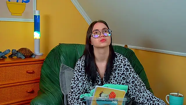 AnneAvery online show from November 21, 2025, 6:23 am