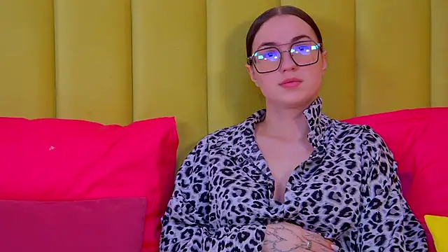 AnneAvery online show from October 19, 2025, 6:49 am