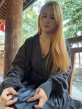 yuki june online show from November 24, 2025, 8:14 am