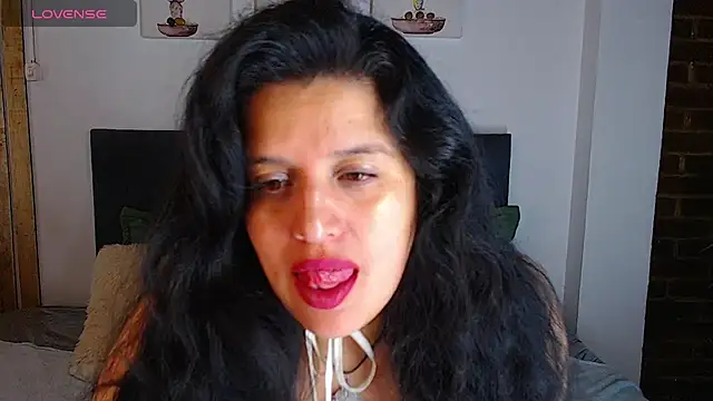 Andrea secret  online show from November 6, 2025, 2:32 pm