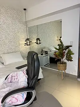 EMILIIA RICHTER   online show from November 9, 2025, 12:09 pm