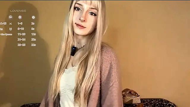 Snapshot of FridaAaberg chatting on November 9, 2025, 7:23 am FridaAaberg online show from November 9, 2025, 7:23 am