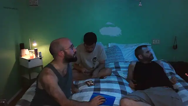 Snapshot of versatilevortex chatting on October 12, 2025, 12:12 am versatilevortex online show from October 12, 2025, 12:12 am