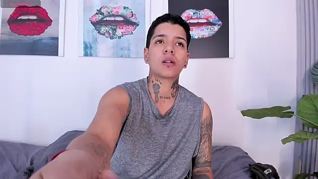 Girls inlove online show from October 9, 2025, 11:44 am