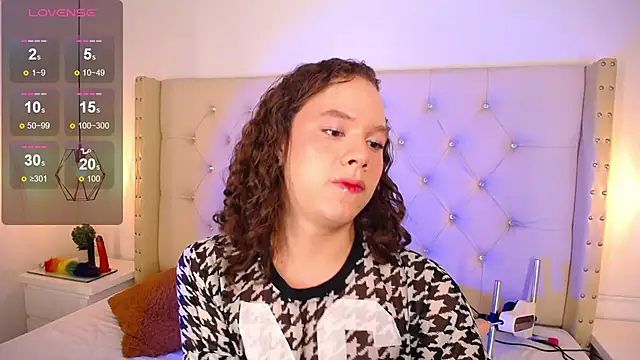 bycandy  online show from November 23, 2025, 1:43 pm