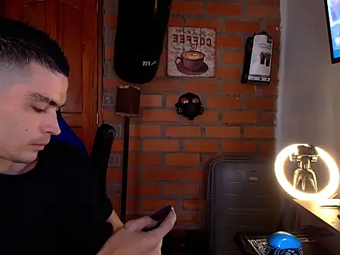 Travis R online show from October 10, 2025, 3:57 pm