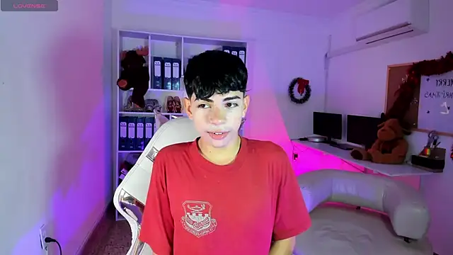 Snapshot of Peter_chase chatting on December 20, 2025, 2:20 pm Peter chase online show from December 20, 2025, 2:20 pm