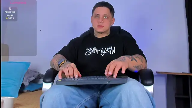 denis munera online show from October 13, 2025, 9:44 am