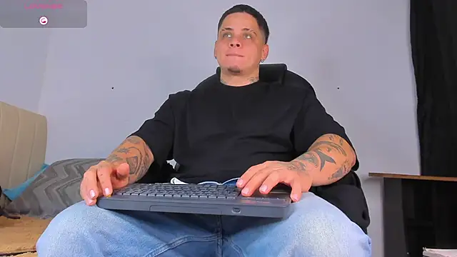 denis munera online show from October 9, 2025, 9:32 am