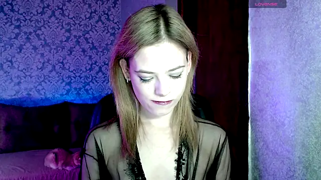 Snapshot of Kate__Loves chatting on April 21, 2026, 7:20 pm Kate Loves online show from April 21, 2026, 7:20 pm