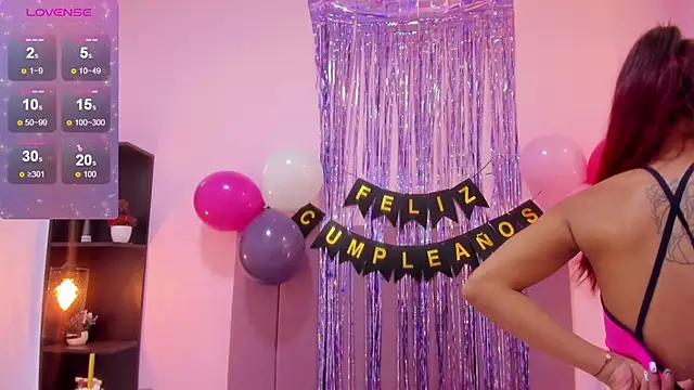 HoollyHendrix online show from November 1, 2025, 8:46 pm