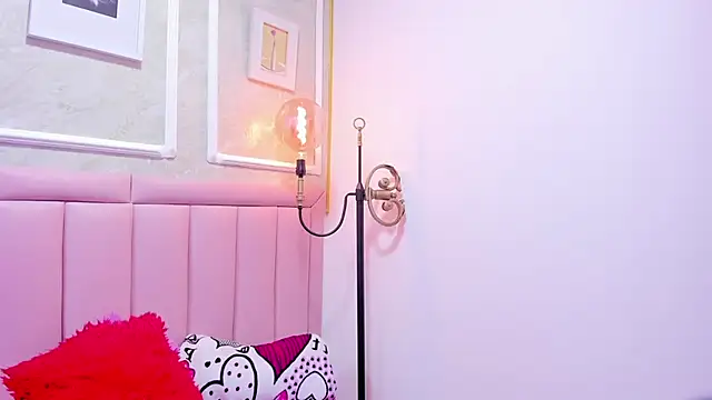 HoollyHendrix online show from November 15, 2025, 8:46 pm